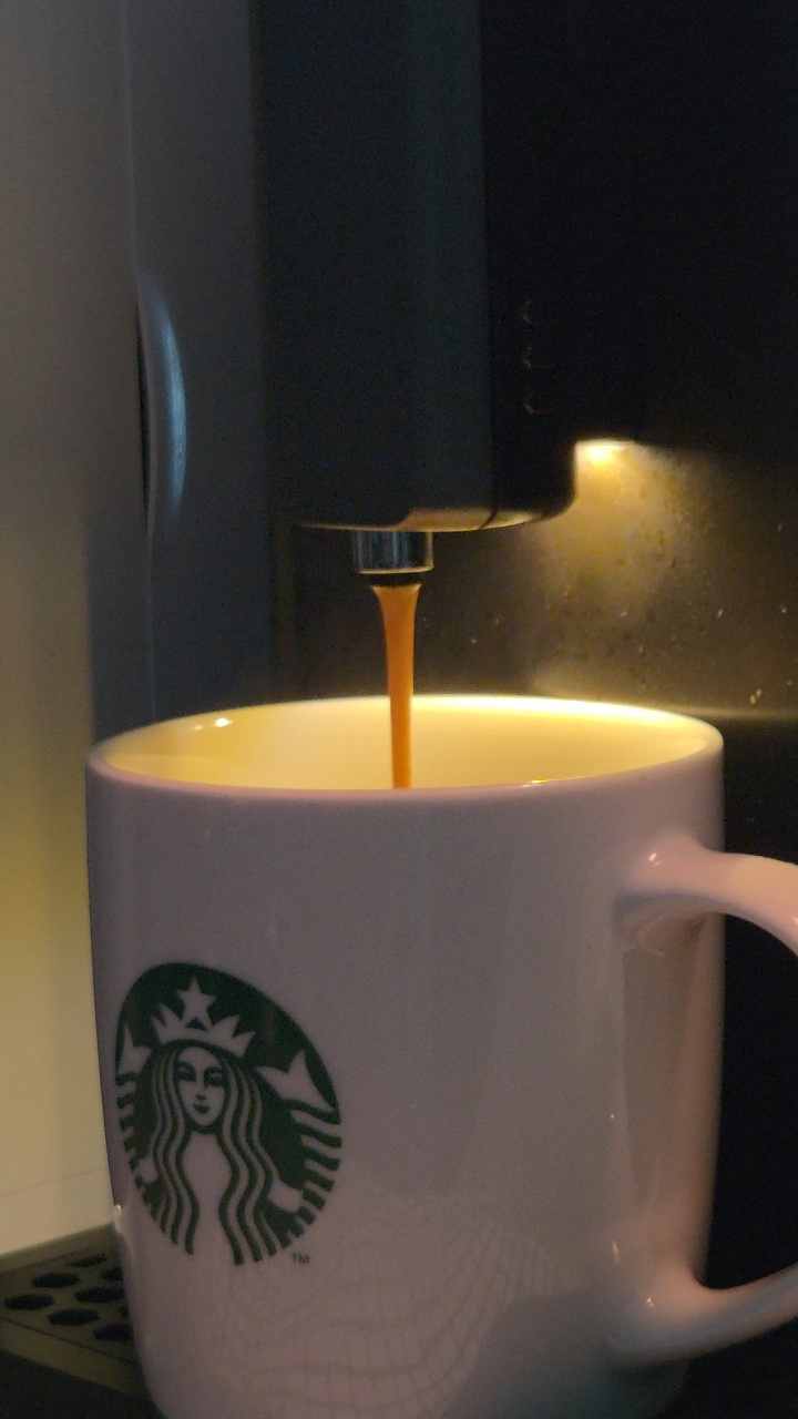 고소한 라떼 한 잔으로 시작하는 기분 좋은 아침 루틴 ☕️🌿