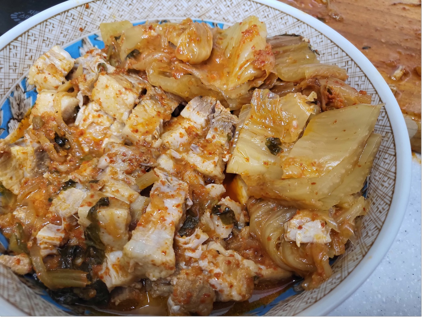 음식, 플레이트, 그릇, 고기이(가) 표시된 사진 자동 생성된 설명